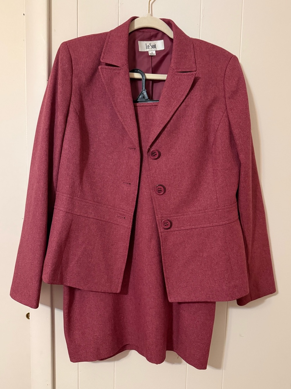Le Suit Women's Raspberry Blazer Jacket + Skirt Set